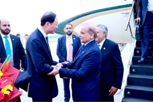 Vice Foreign Minister of People's Republic of China, Sun Weidong receives Prime Minister Muhammad Shehbaz Sharif at Beijing Capital International Airport.