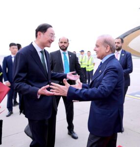 Vice Foreign Minister of People's Republic of China, Sun Weidong receives Prime Minister Muhammad Shehbaz Sharif at Beijing Capital International Airport.