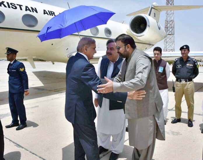 Governor Balochistan Sheikh Jaffar Khan Mandokhel and Chief Minister Balochistan Sarfraz Ahmed Bugti receiving Prime Minister Muhammad Shehbaz Sharif