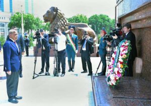 Prime Minister Muhammad Shehbaz Sharif lays a floral wreath at the monument of Ismail Samani in Dushanbe, Tajikistan.