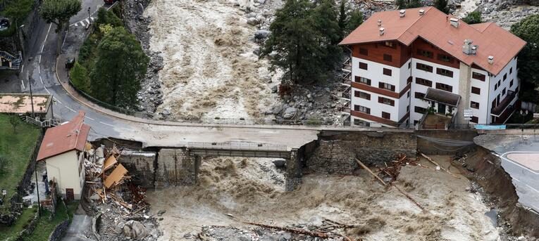 PM conveys sympathies, condolences on devastating floods in Switzerland