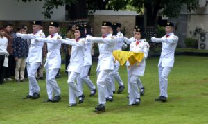 Flag hoisting ceremony solemnly held in Indonesian embassy to Celebrate 79th Independence Day