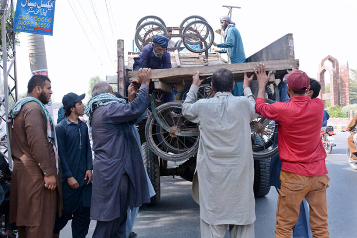 Staffers of Anti-Encroachment Cell removing vendor’s cart from Eidgah Road