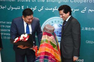 A girl in traditional Pakistani costumes presents flower bouquet to Prime Minister of Mongolia, Luvsannamsrain Oyun-Erdene, on his arrival in Pakistan to attend the 23rd SCO conference. Minister of State for Finance and Revenue, Ali Pervaiz welcomes the Prime Minister of Mongolia at Islamabad International Airport.