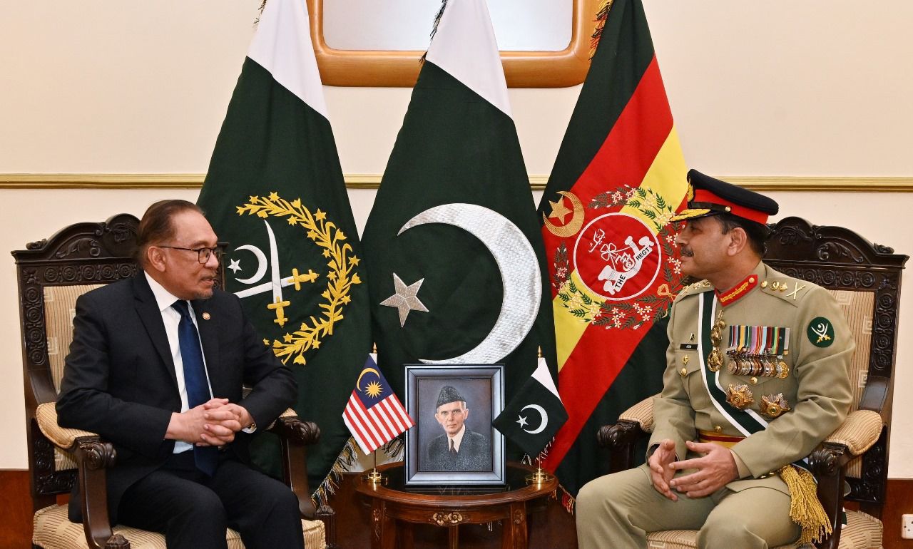 Malaysian PM praises Pakistan Armed Forces' role in regional peace ...