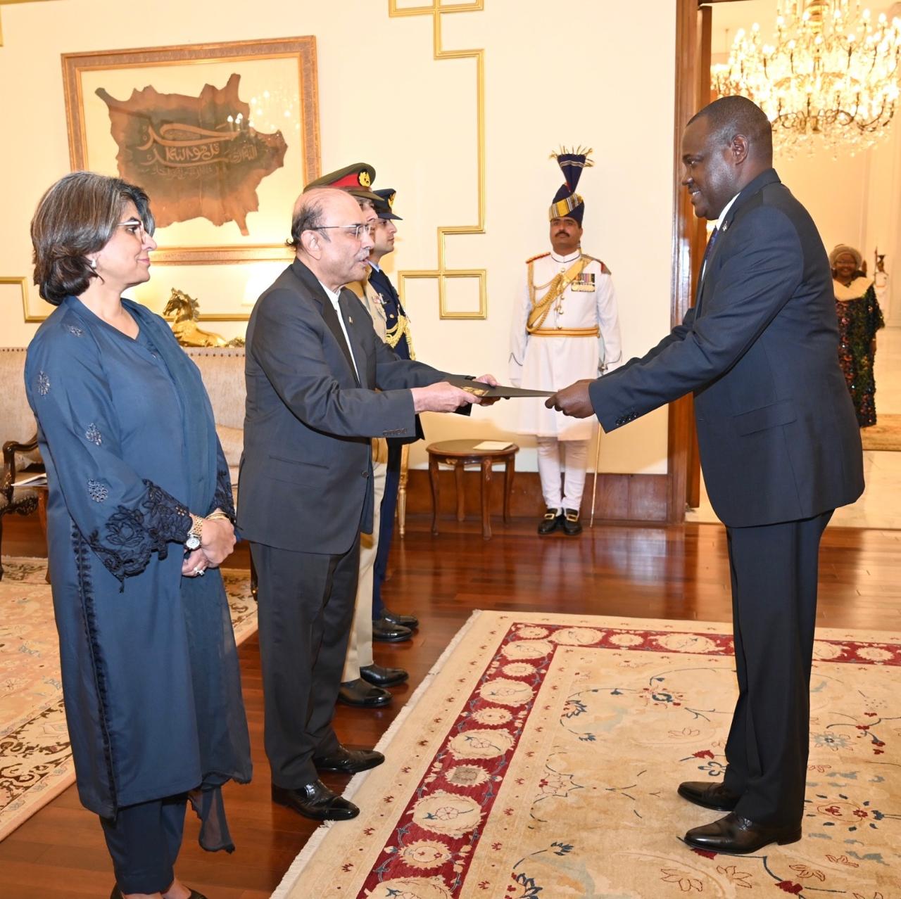 Envoys present credentials to President