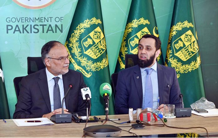 Federal Minister for Information& Broadcasting, Attaullah Tarar briefing the representatives of International media along with Federal Minister for planning& development, Ahsan Iqbal