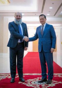 Federal Minister for Commerce Jam Kamal Khan and Cambodian Prime Minister Samdech Hun Manet Discuss Strengthening Bilateral Ties in Phnom Penh.