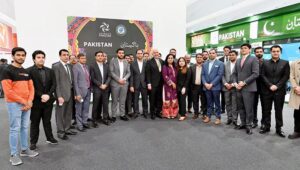 Ambassador Faisal Niaz Tirmizi, Pakistan’s Envoy to the United Arab Emirates in a group photo with Pakistani exhibitors after inauguration of the Pakistan Pavilion at Arab Health 2025 at Za’abeel Hall 7, Dubai World Trade Centre.