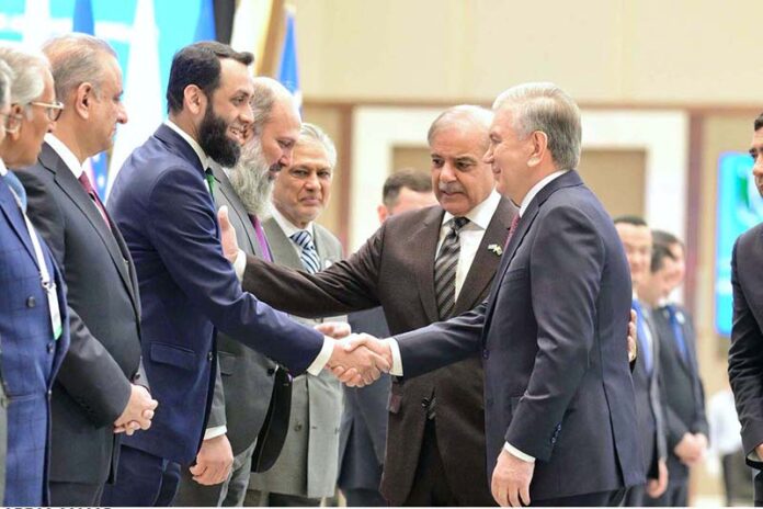 Prime Minister Muhammad Shehbaz Sharif and President of Uzbekistan H.E. Shavkat Mirziyoyev introducing their respective delegations at the official welcoming ceremony held at Congress Centre Tashkent