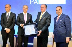 Federal Minister for Finance and Revenue, Senator Muhammad Aurangzeb, being presented with memento at Pakistan Banking Summit 2025.