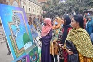 Women viewing Painting and Calligraphy Exhibition organized in collaboration with Walled City at Masjid Wazir khan Square inside the Knowledge of Art Academy at Delhi Gate.