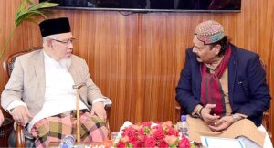 Chairman Parliamentary Committee on Kashmir Rana Muhammad Qasim Noon in a group photo with President of Malaysia Consultative Council of Islamic Organization (MAPIM) Haji Mohd Azmi Abd Hamid at Parliament House