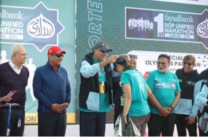 Federal Minister for Finance and Revenue, Senator Muhammad Aurangzeb, distributes prizes and medals among winners at the Faysal Bank SOP Unified Marathon 2025. The event celebrated inclusivity and sportsmanship, bringing together athletes from diverse backgrounds.