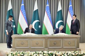 Prime Minister Muhammad Shehbaz Sharif and President of Uzbekistan H.E. Shavkat Mirziyoyev signing the joint declaration in Tashkent. 