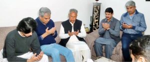 Federal Minister for Interior Mohsin Naqvi offering Fatiha for the departed soul of martyred Lieutenant Muhammad Hassan Ashraf at his residence.