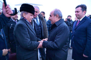 Deputy Prime Minister of Azerbaijan, Yaqub Abdulla oğlu Eyyubov receives Prime Minister Muhammad Shehbaz Sharif upon arrival at Heydar Aliyev International Airport. Deputy Minister of Foreign Affairs of Azerbaijan, Yalchin Rafiyev also seen in the photo.