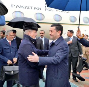 Foreign Minister of Uzbekistan Bakhtiyor Saidov Odilovich receiving Prime Minister Muhammad Shehbaz Sharif upon his arrival at Tashkent airport.