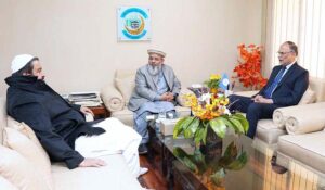 Federal Minister for Planning & Development, Ahsan Iqbal, met with Chairman of the Islamic Ideology Council, Dr. Muhammad Raghib Hussain Naeemi to discuss matters of mutual interest. Newly elected Council member and former Punjab Minister for Religious Affairs, Sahibzada Syed Saeed-ul-Hassan, was also present.