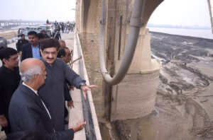 Sindh Chief Minister Syed Murad Ali Shah accompanied by MNA Syed Khurshid Shah inspecting the repair work of Sukkur Barrage.