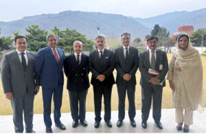 Prime Minister Muhammad Shehbaz Sharif in a group photo with the Honorable Chief Justice of Pakistan Yahya Afridi.