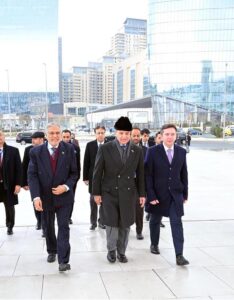 Prime Minister Muhammad Shehbaz Sharif visited and laid floral wreath at the "Victory Monument" to honour the Azerbaijani heroes and martyrs of the 2nd Karabakh War.