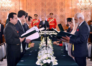 President Asif Ali Zardari administering the oath of office to Ministers of State at Aiwan-e-Sadr.