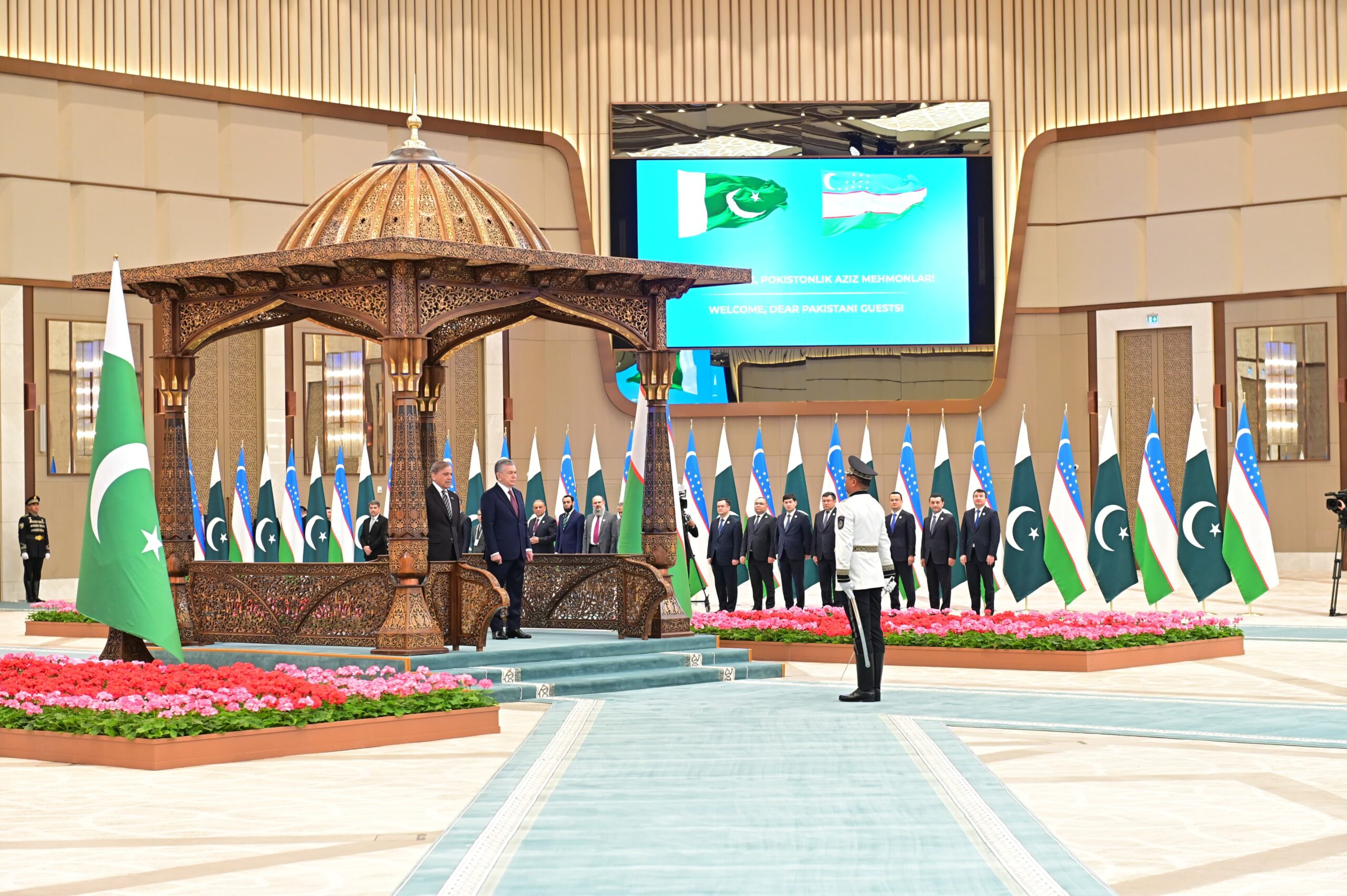 PM Shehbaz given a guard of honour in Tashkent