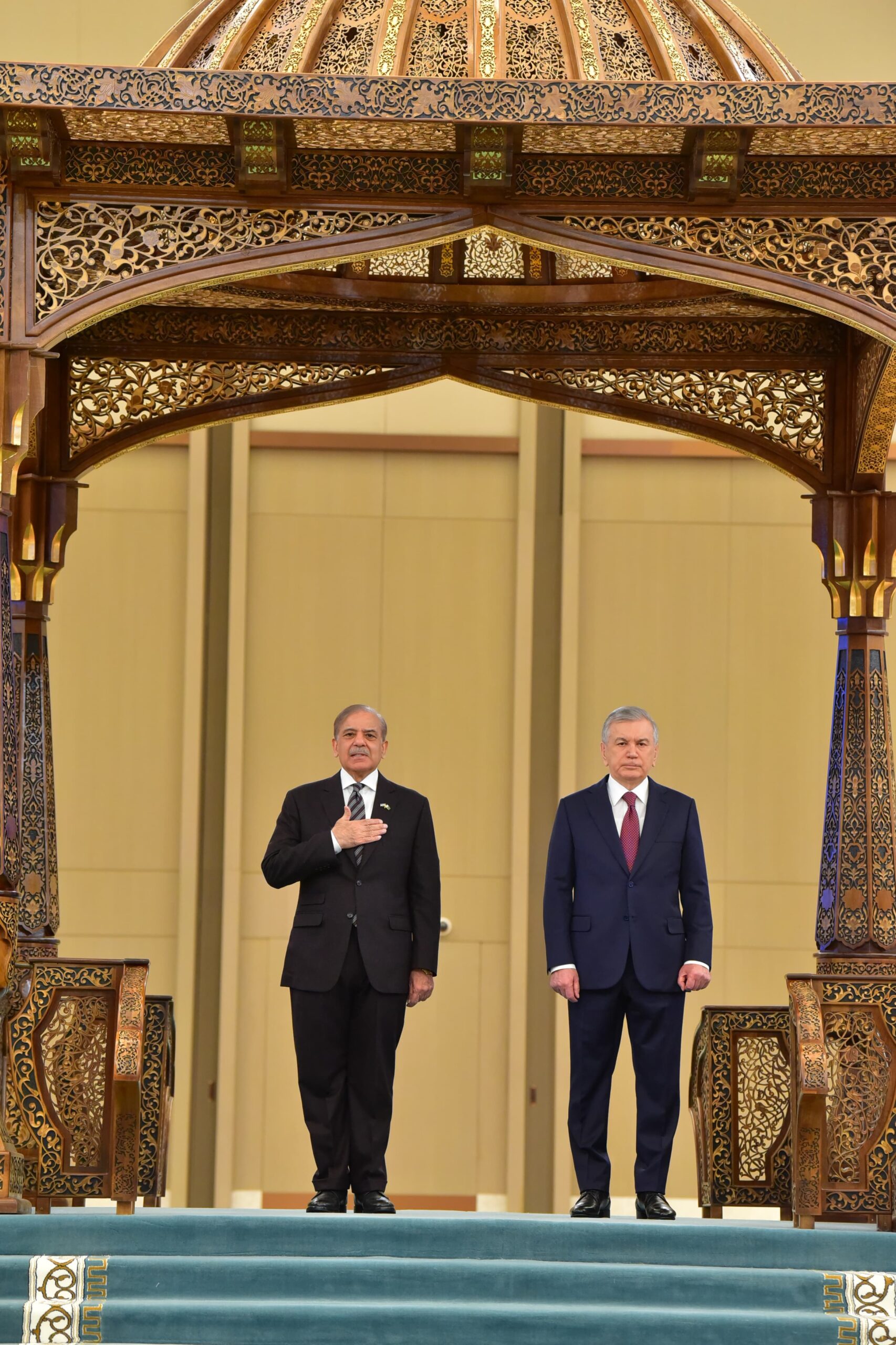 PM Shehbaz given a guard of honour in Tashkent