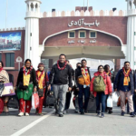 Indian Hindu pilgrims arrive in Pakistan