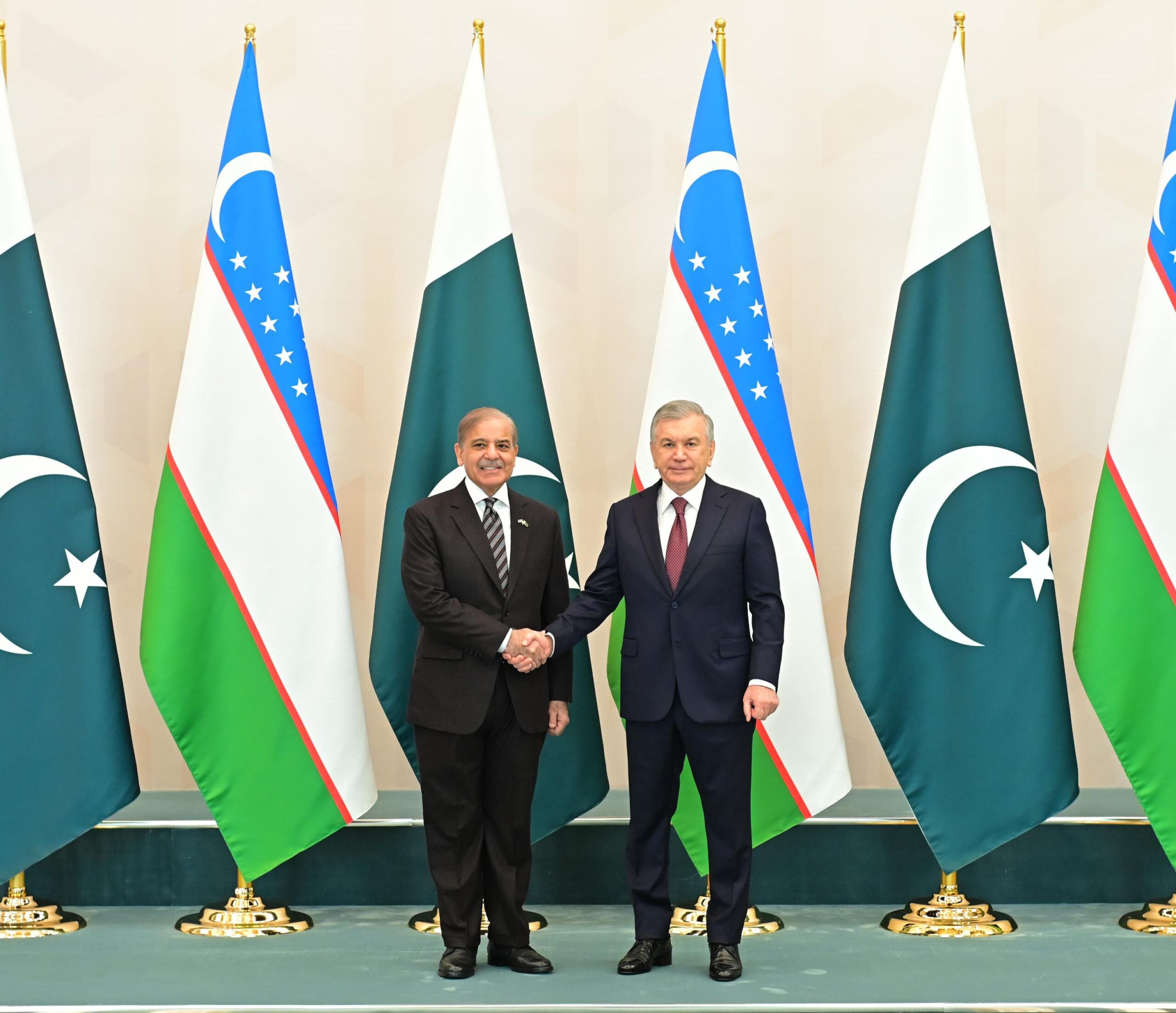 PM Shehbaz given a guard of honour in Tashkent