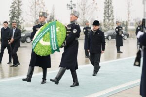 PM visits Independence Monument in Tashkent