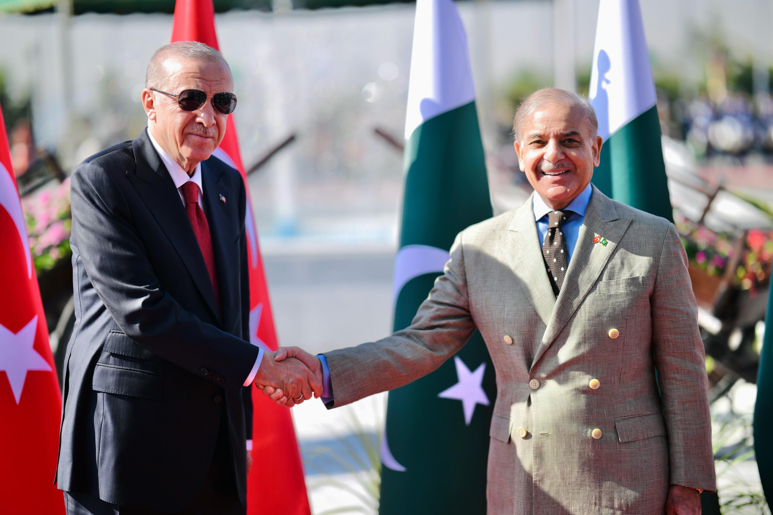 Turkish President Erdogan given a guard of honor at PM House