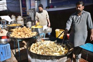 Vendors busy in frying traditional food items for iftar during holy fasting month of Ramzan-ul-Mubark at F-6/1 Market in Federal Capital.