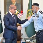 Prime Minister Muhammad Shehbaz Sharif awarding cheques and shields to the FIA and IB officials who nabbed notorious gang leader involved in human trafficking