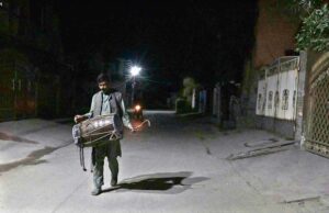 A person beats a drum to awaken residents for sehri during holy fasting month of Ramzan-ul-Mubarak at Bismillah Homes. For centuries, the rhythmic drumming at sehri time has roused people from their slumber during the holy month of Ramadan. However, this age-old tradition is now in decline, as mobile phone alarms have taken precedence.