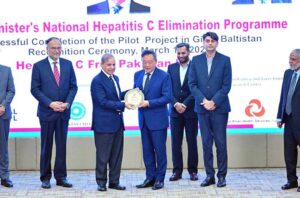 Prime Minister Muhammad Shehbaz Sharif presents shields to the contributors of Gilgit Baltistan Pilot Project of Prime Minister's National Hepatitis-C Elimination Programme.