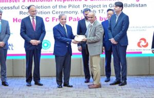 Prime Minister Muhammad Shehbaz Sharif presents shields to the contributors of Gilgit Baltistan Pilot Project of Prime Minister's National Hepatitis-C Elimination Programme.