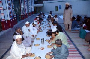 People gather to break their fast during the holy month of Ramadan at Jamia Masjid Karmanwali, Mohalla Sadiqabad, Nishatabad.