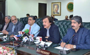 SAPM Haroon Akhtar khan addresses the meeting at Lahore Chamber of Commerce & Industry (LCCI)