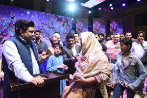 Sindh Governor, Kamran Khan Tessori greets the 120 yards plot lucky draw beneficiary Nadia Iqbal