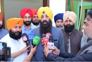 Provincial Minister for Minority Affairs Ramesh Singh Arora is addressing to media at Gurdwara Baba Di Beri Sahib.