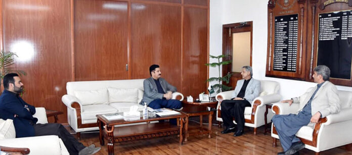 Governor KPK Faisal Karim Kundi calls on Federal Minister for Law and Justice Senator Azam Nazeer Tarar