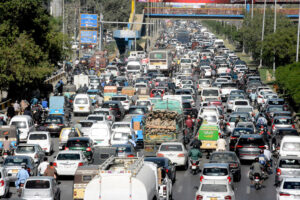 Commuters face massive traffic jam on Shahra-i-Faisal and connecting roads