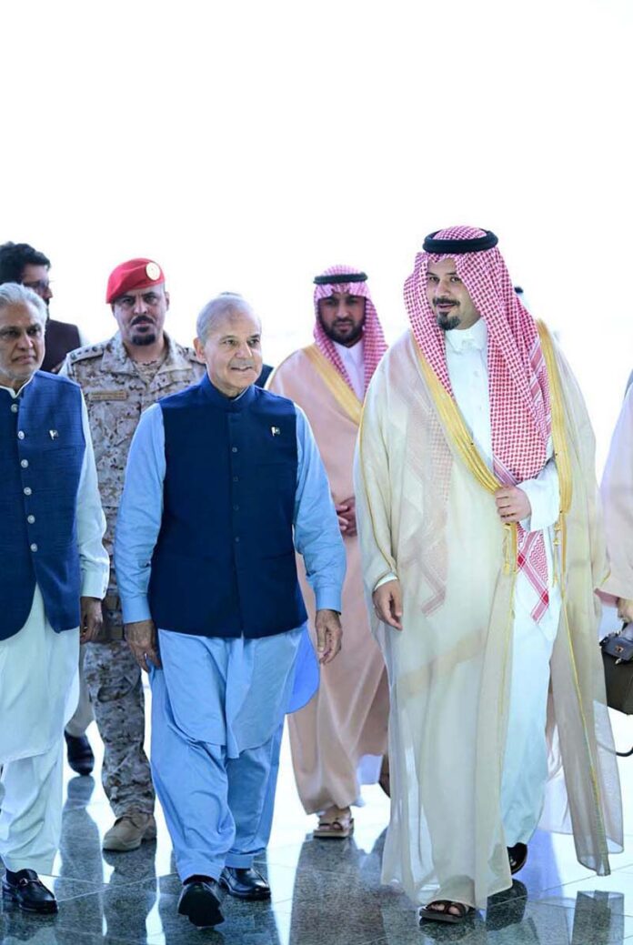 Governor of Makkah H.R.H. Prince Salman bin Sultan al-Saud welcomes Prime Minister Muhammad Shehbaz Sharif