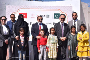 Managing Director Pakistan Bait-ul-Mal Sen Capt. Shaheen Khalid Butt presenting a memento shield to Ambassador Republic of Türkiye to Pakistan İrfan Neziroğlu, after the distribution of “Ramadan Food Assistance Package” among the deserving families