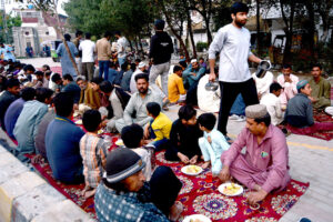 Volunteers distributing free food for iftari in front of Walton Road