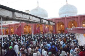 A large number of faithful offering dua before break their fast at New Memon Masjid on the first day of holy fasting month of Ramazan