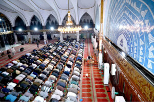 People offering first Namaz-e-Taraweeh at Data Darbar Mosque after sighting the moon of the Holy Fasting month of Ramadan-ul-Mubarik