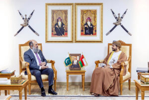 Federal Minister for Commerce, Jam Kamal Khan and Oman’s Minister of Commerce, Industry & Investment Promotion, Qais Al Yousif, Discussing Trade and Investment Cooperation–Muscat